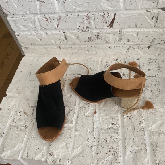 Toms - Picture 2 of 3